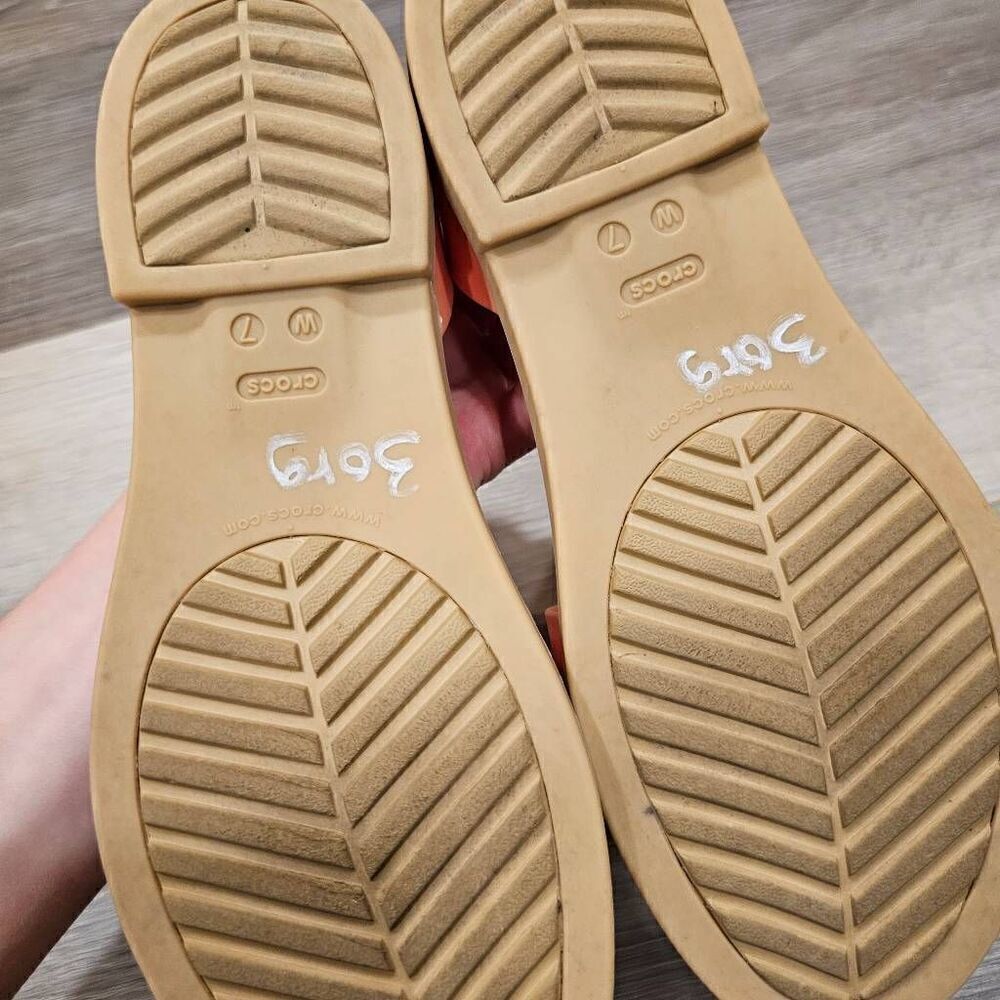 Crocs slippers Peach color flats - Picture 5 of 6